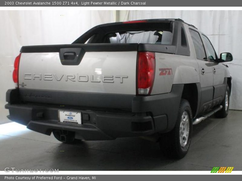 Light Pewter Metallic / Dark Charcoal 2003 Chevrolet Avalanche 1500 Z71 4x4