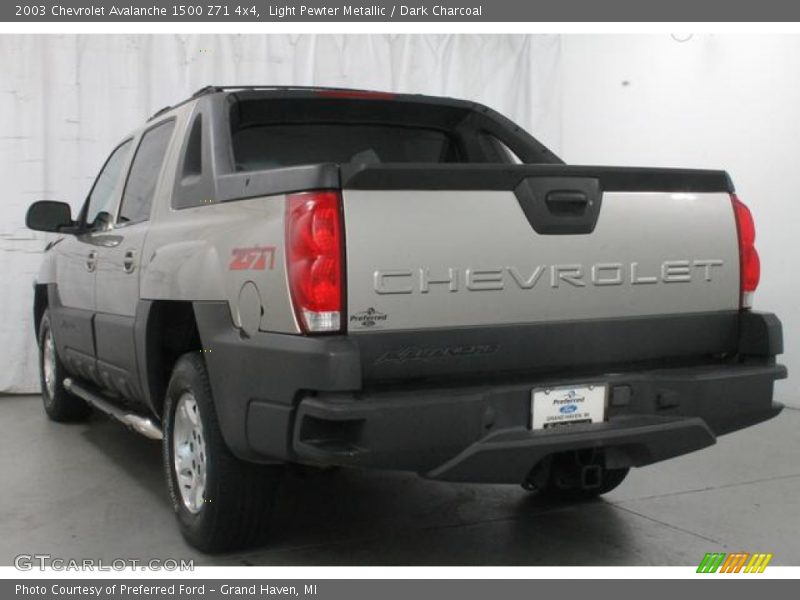 Light Pewter Metallic / Dark Charcoal 2003 Chevrolet Avalanche 1500 Z71 4x4