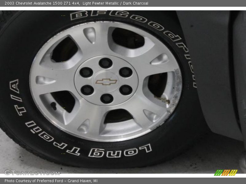 Light Pewter Metallic / Dark Charcoal 2003 Chevrolet Avalanche 1500 Z71 4x4