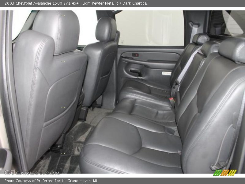 Light Pewter Metallic / Dark Charcoal 2003 Chevrolet Avalanche 1500 Z71 4x4