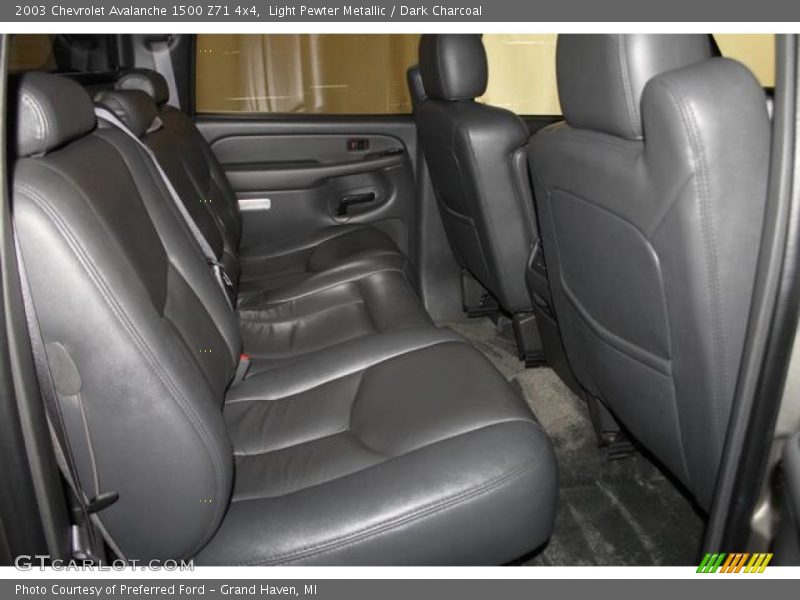 Light Pewter Metallic / Dark Charcoal 2003 Chevrolet Avalanche 1500 Z71 4x4