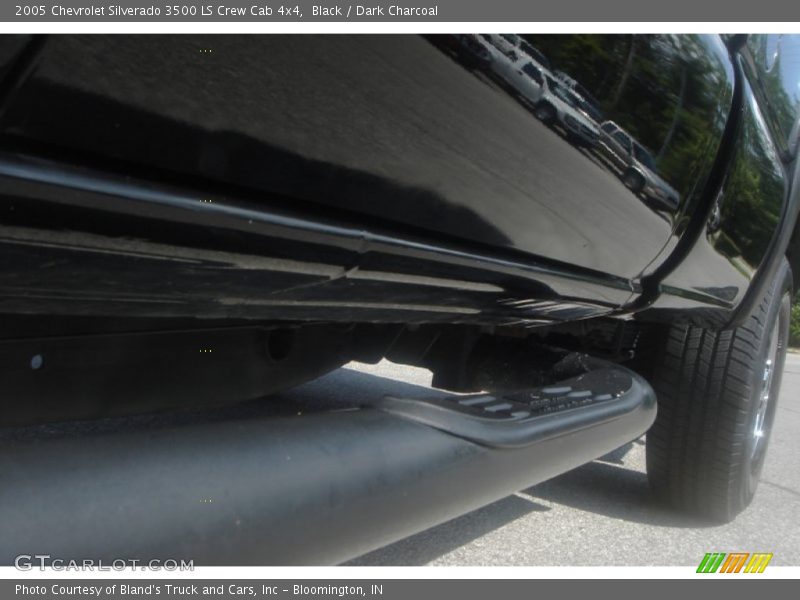 Black / Dark Charcoal 2005 Chevrolet Silverado 3500 LS Crew Cab 4x4