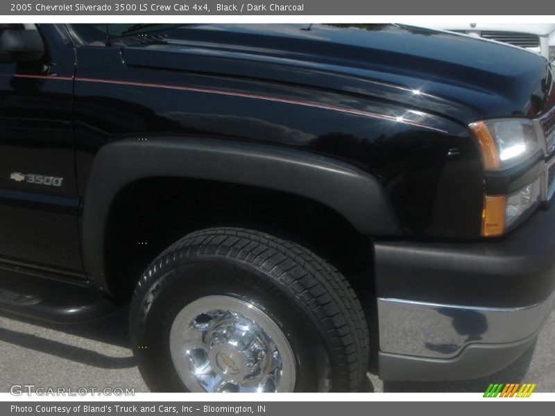 Black / Dark Charcoal 2005 Chevrolet Silverado 3500 LS Crew Cab 4x4