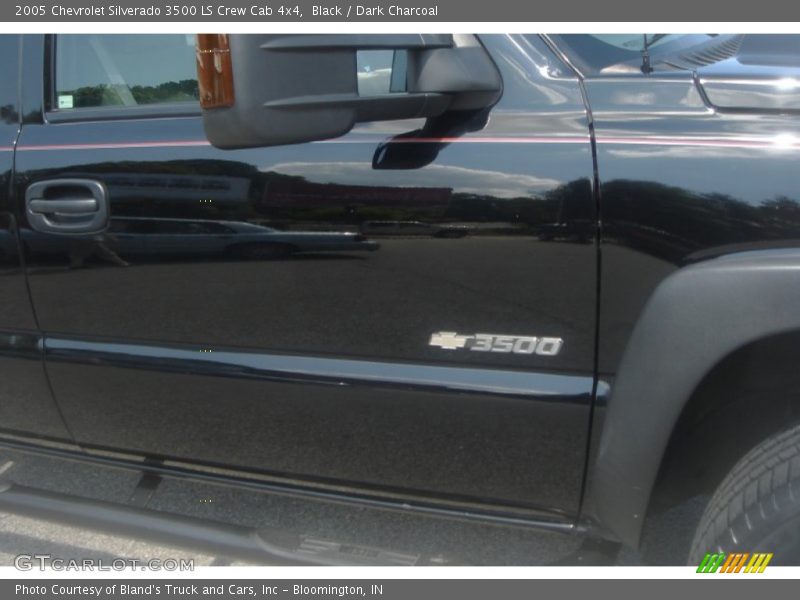 Black / Dark Charcoal 2005 Chevrolet Silverado 3500 LS Crew Cab 4x4