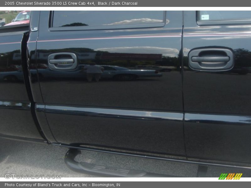 Black / Dark Charcoal 2005 Chevrolet Silverado 3500 LS Crew Cab 4x4