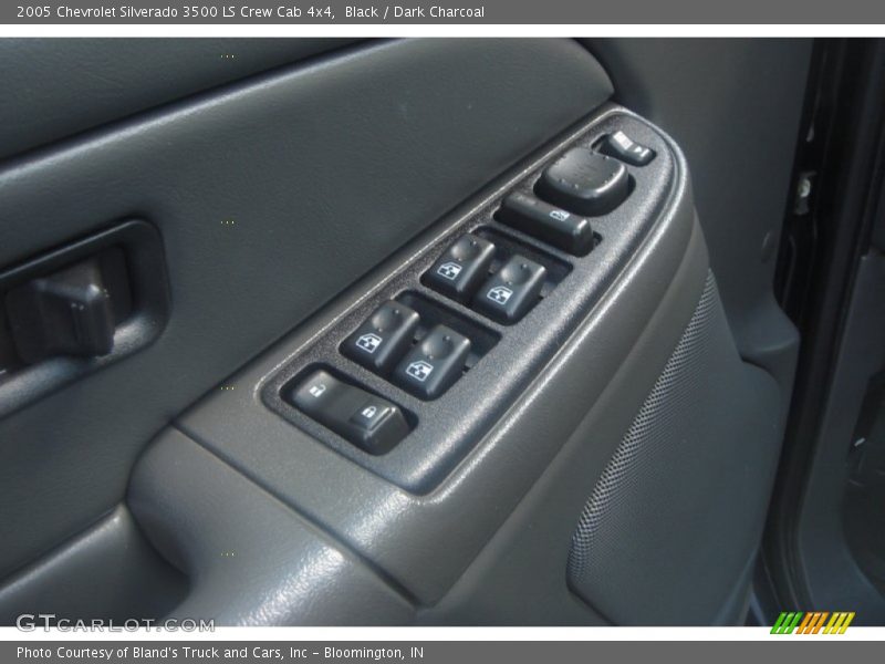 Black / Dark Charcoal 2005 Chevrolet Silverado 3500 LS Crew Cab 4x4