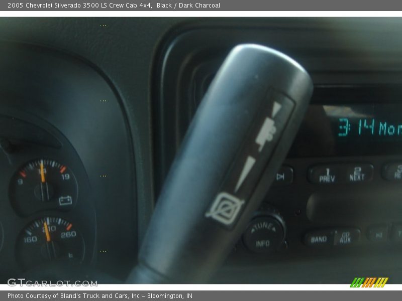 Black / Dark Charcoal 2005 Chevrolet Silverado 3500 LS Crew Cab 4x4