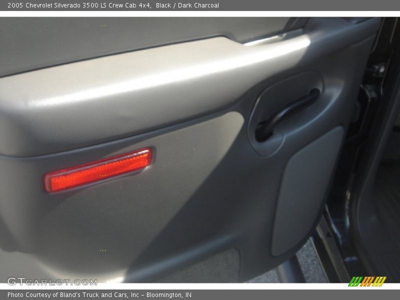 Black / Dark Charcoal 2005 Chevrolet Silverado 3500 LS Crew Cab 4x4
