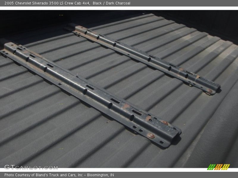 Black / Dark Charcoal 2005 Chevrolet Silverado 3500 LS Crew Cab 4x4