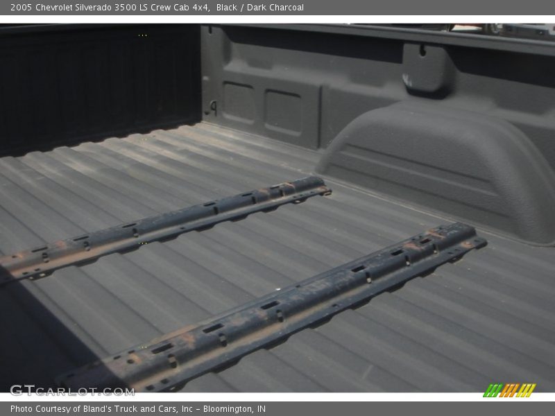 Black / Dark Charcoal 2005 Chevrolet Silverado 3500 LS Crew Cab 4x4