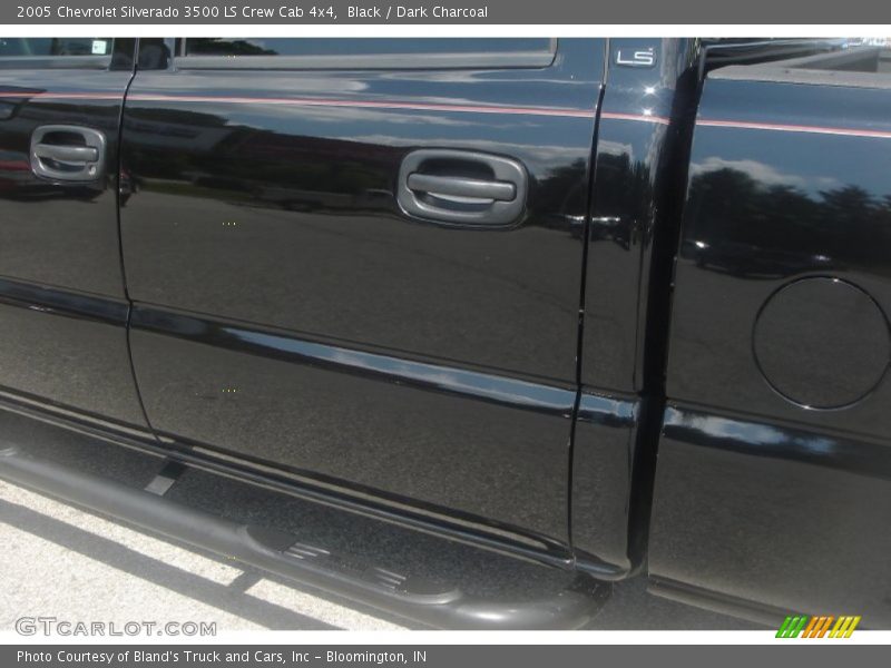 Black / Dark Charcoal 2005 Chevrolet Silverado 3500 LS Crew Cab 4x4