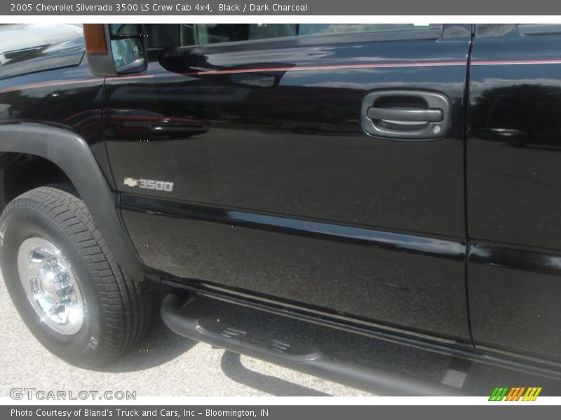 Black / Dark Charcoal 2005 Chevrolet Silverado 3500 LS Crew Cab 4x4