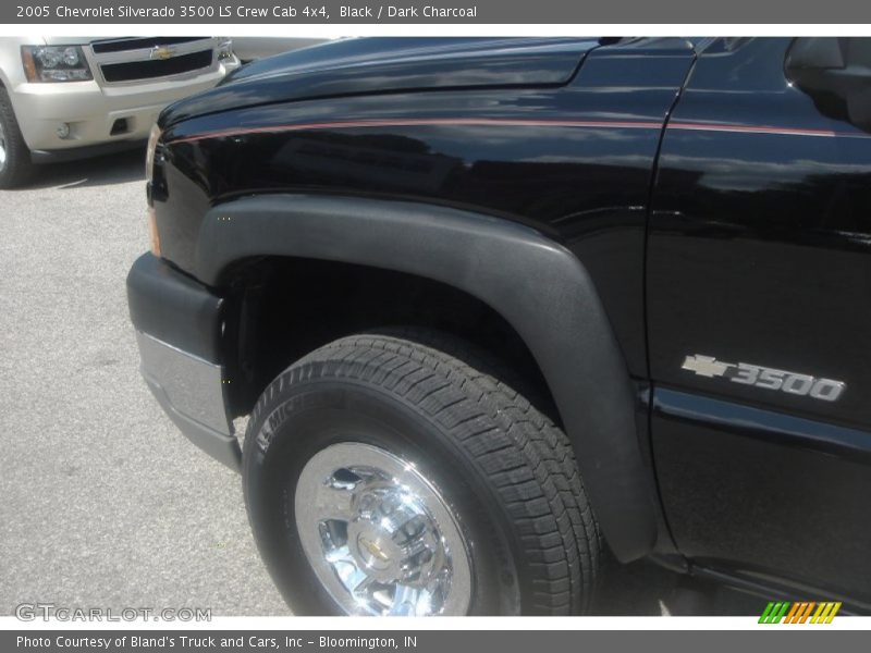 Black / Dark Charcoal 2005 Chevrolet Silverado 3500 LS Crew Cab 4x4
