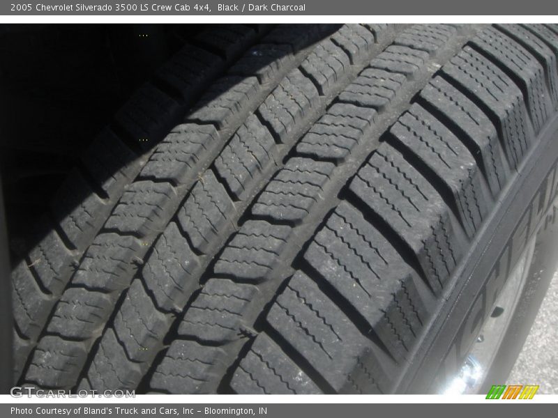 Black / Dark Charcoal 2005 Chevrolet Silverado 3500 LS Crew Cab 4x4