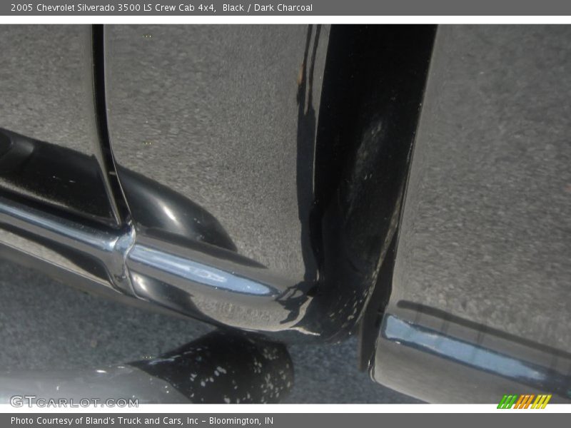 Black / Dark Charcoal 2005 Chevrolet Silverado 3500 LS Crew Cab 4x4