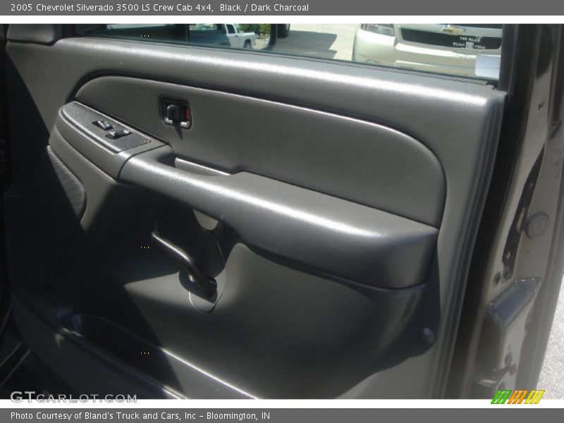 Black / Dark Charcoal 2005 Chevrolet Silverado 3500 LS Crew Cab 4x4