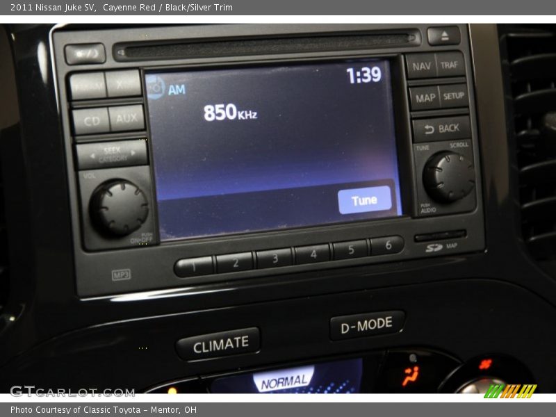 Cayenne Red / Black/Silver Trim 2011 Nissan Juke SV