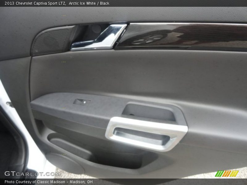 Arctic Ice White / Black 2013 Chevrolet Captiva Sport LTZ