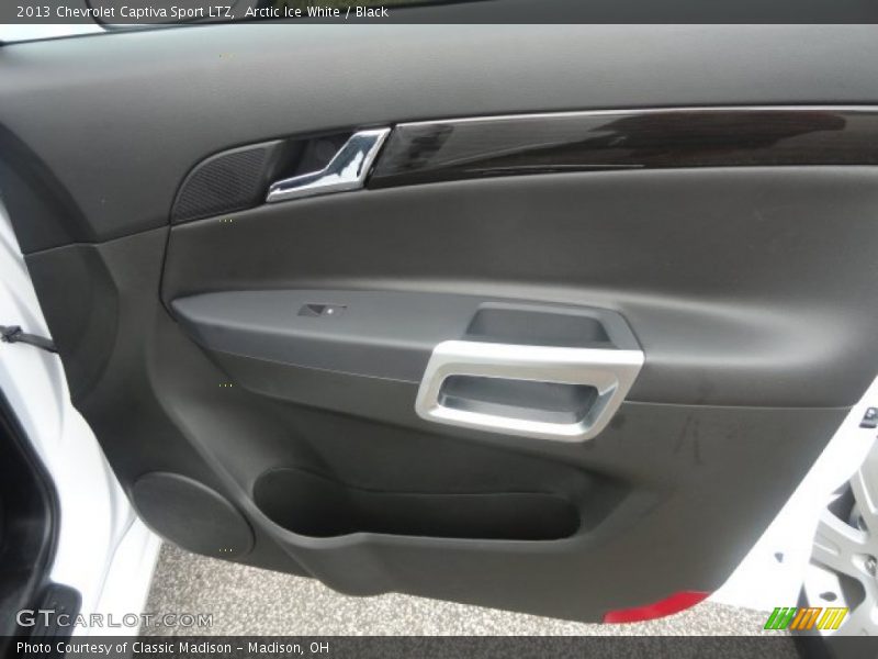 Arctic Ice White / Black 2013 Chevrolet Captiva Sport LTZ