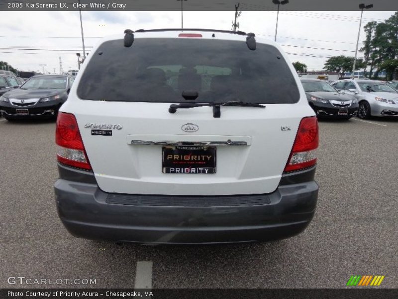 Clear White / Gray 2005 Kia Sorento LX