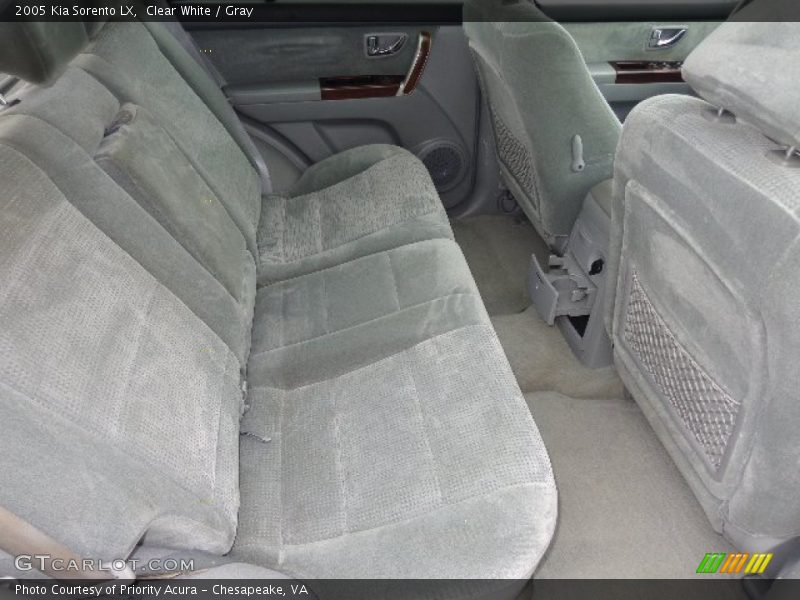Clear White / Gray 2005 Kia Sorento LX