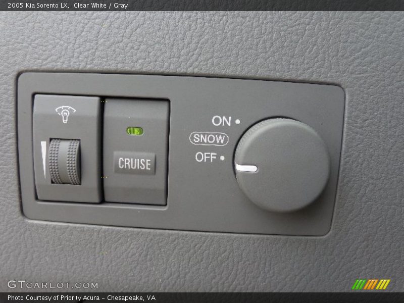 Clear White / Gray 2005 Kia Sorento LX