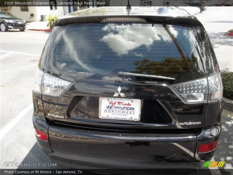 Labrador Black Pearl / Black 2008 Mitsubishi Outlander ES