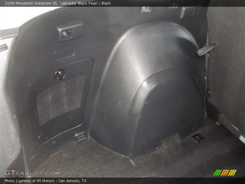Labrador Black Pearl / Black 2008 Mitsubishi Outlander ES