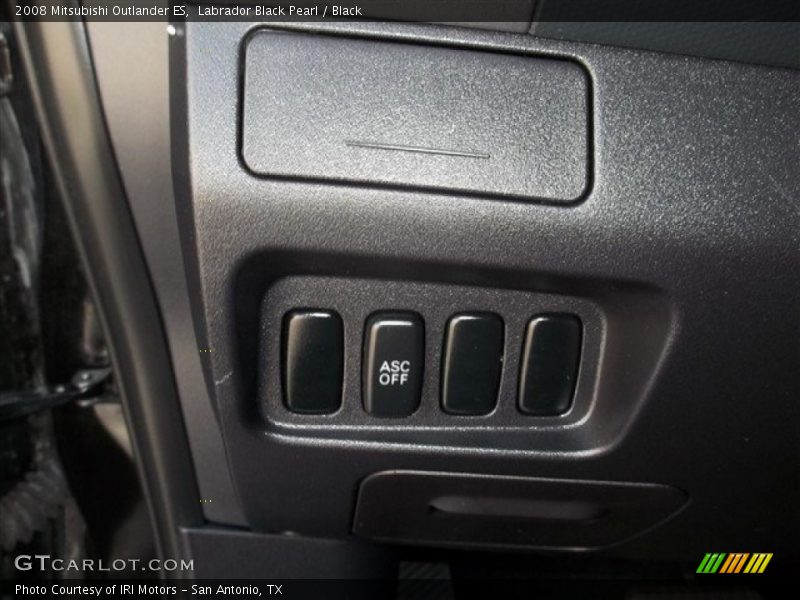 Labrador Black Pearl / Black 2008 Mitsubishi Outlander ES