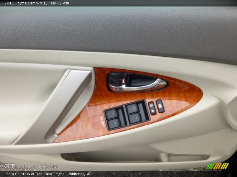 Black / Ash 2011 Toyota Camry XLE