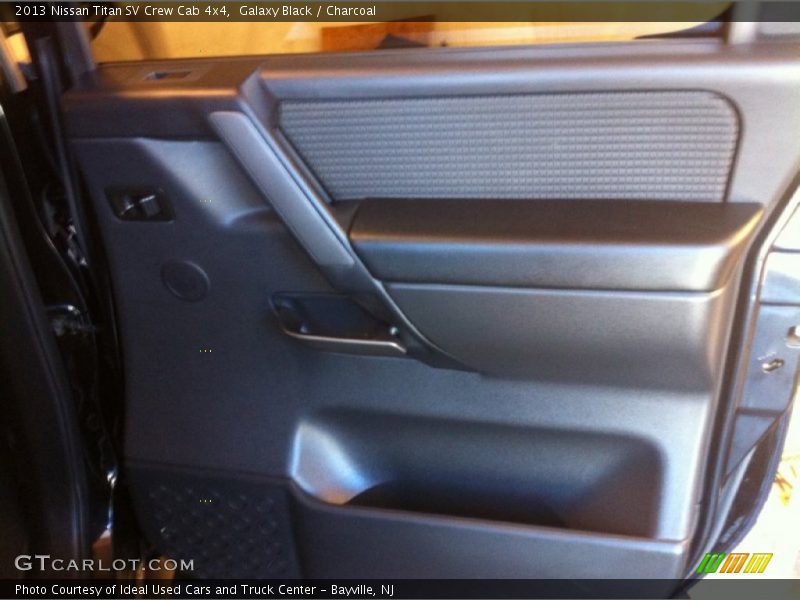 Galaxy Black / Charcoal 2013 Nissan Titan SV Crew Cab 4x4