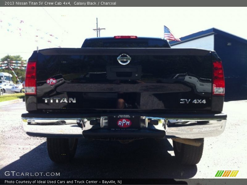 Galaxy Black / Charcoal 2013 Nissan Titan SV Crew Cab 4x4