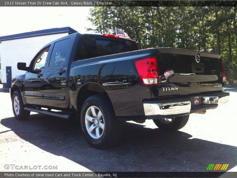 Galaxy Black / Charcoal 2013 Nissan Titan SV Crew Cab 4x4