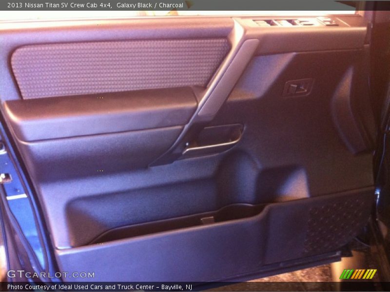Galaxy Black / Charcoal 2013 Nissan Titan SV Crew Cab 4x4