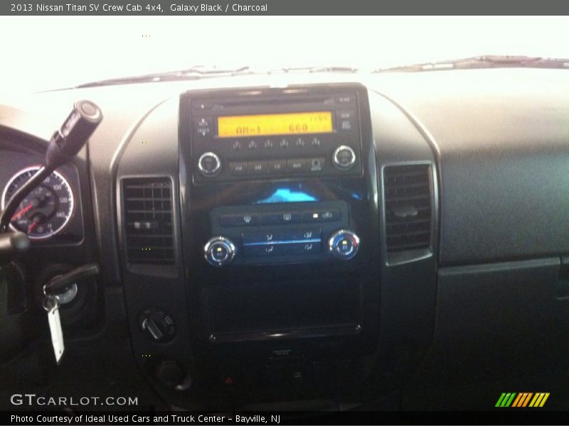 Galaxy Black / Charcoal 2013 Nissan Titan SV Crew Cab 4x4
