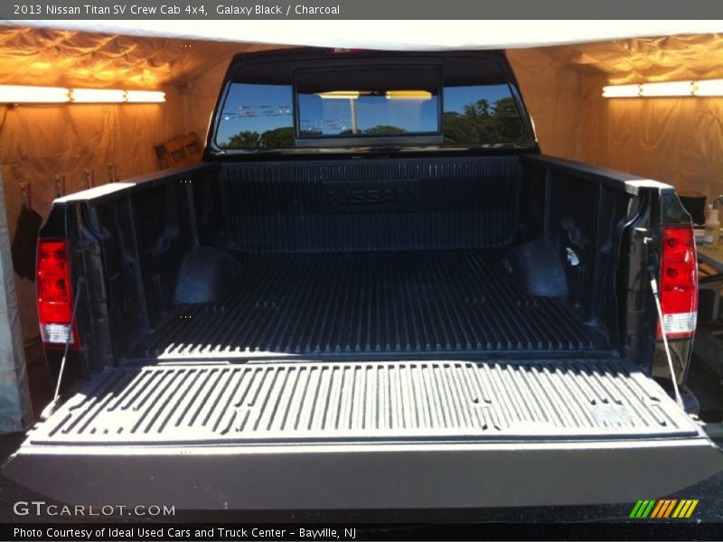 Galaxy Black / Charcoal 2013 Nissan Titan SV Crew Cab 4x4