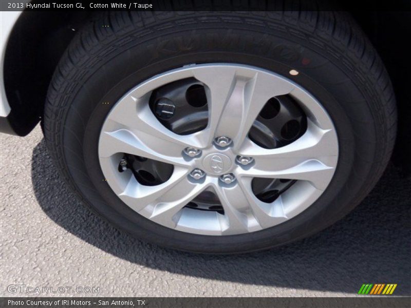 Cotton White / Taupe 2013 Hyundai Tucson GL