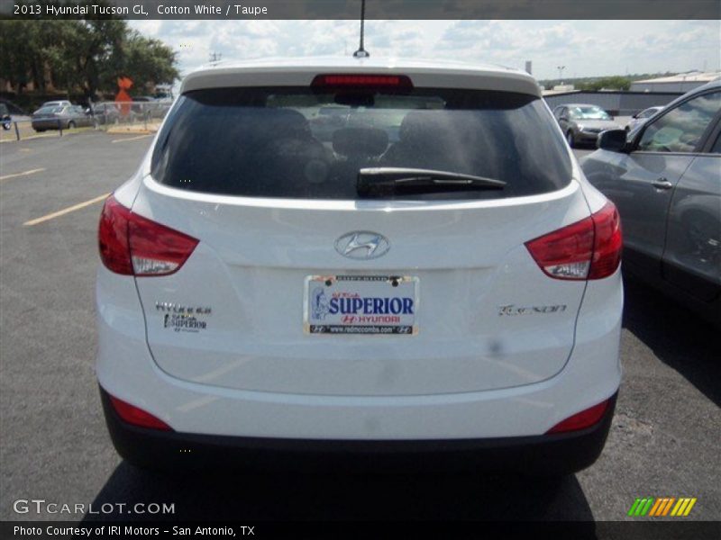 Cotton White / Taupe 2013 Hyundai Tucson GL