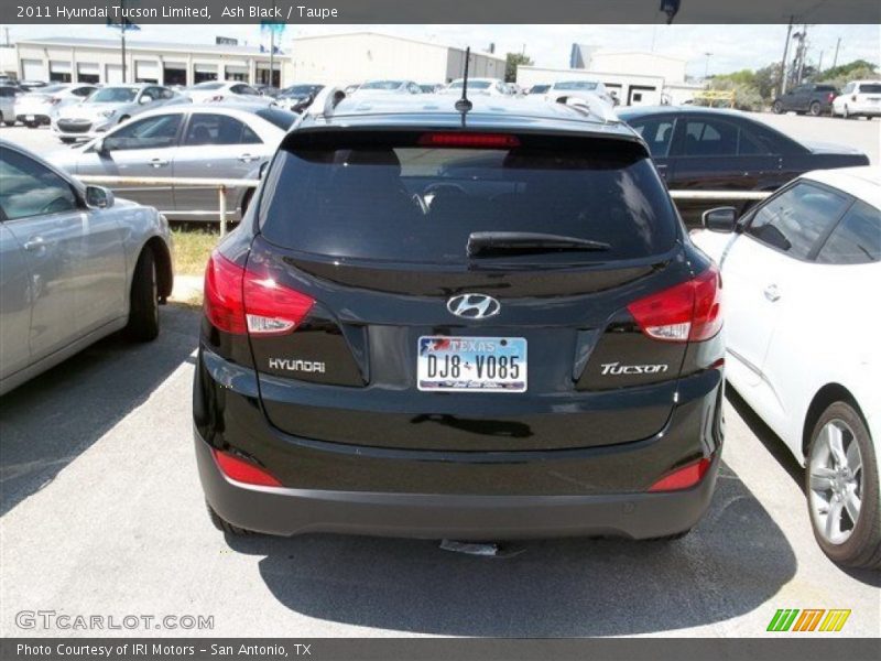 Ash Black / Taupe 2011 Hyundai Tucson Limited