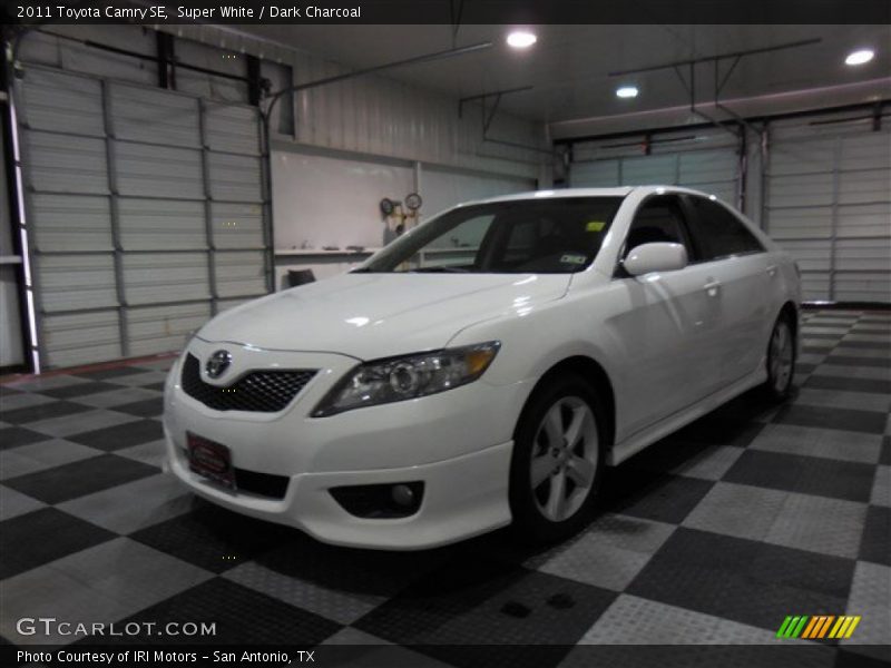 Super White / Dark Charcoal 2011 Toyota Camry SE