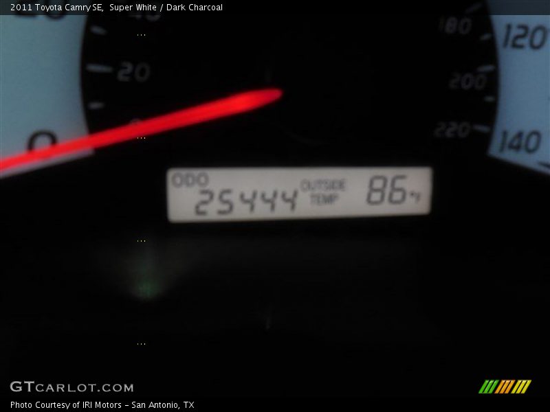 Super White / Dark Charcoal 2011 Toyota Camry SE