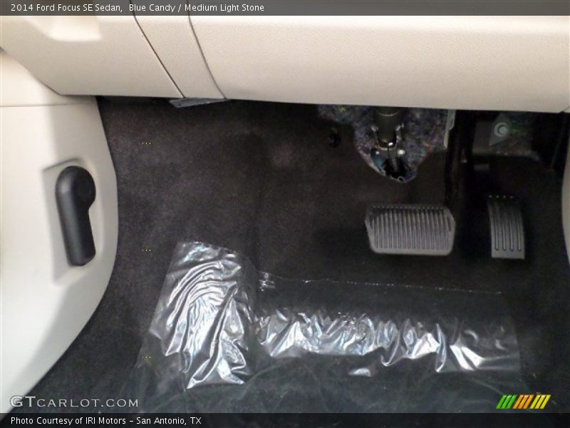 Blue Candy / Medium Light Stone 2014 Ford Focus SE Sedan