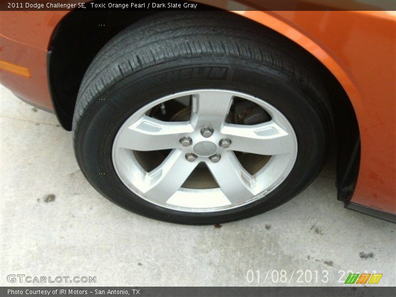 Toxic Orange Pearl / Dark Slate Gray 2011 Dodge Challenger SE