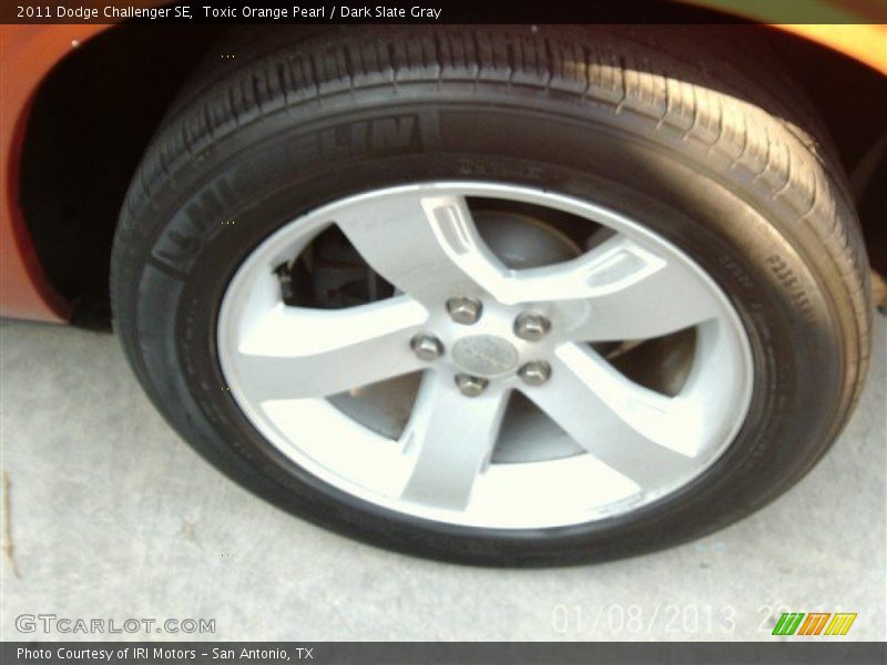 Toxic Orange Pearl / Dark Slate Gray 2011 Dodge Challenger SE