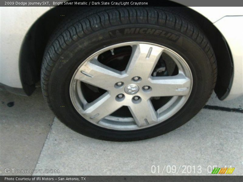 Bright Silver Metallic / Dark Slate Gray/Light Graystone 2009 Dodge Journey SXT