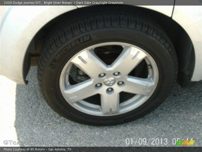 Bright Silver Metallic / Dark Slate Gray/Light Graystone 2009 Dodge Journey SXT