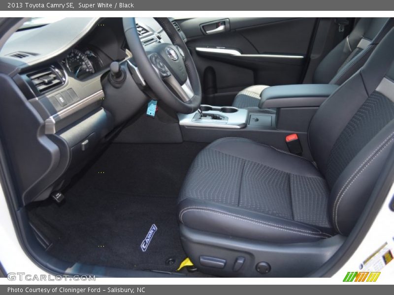 Super White / Black 2013 Toyota Camry SE