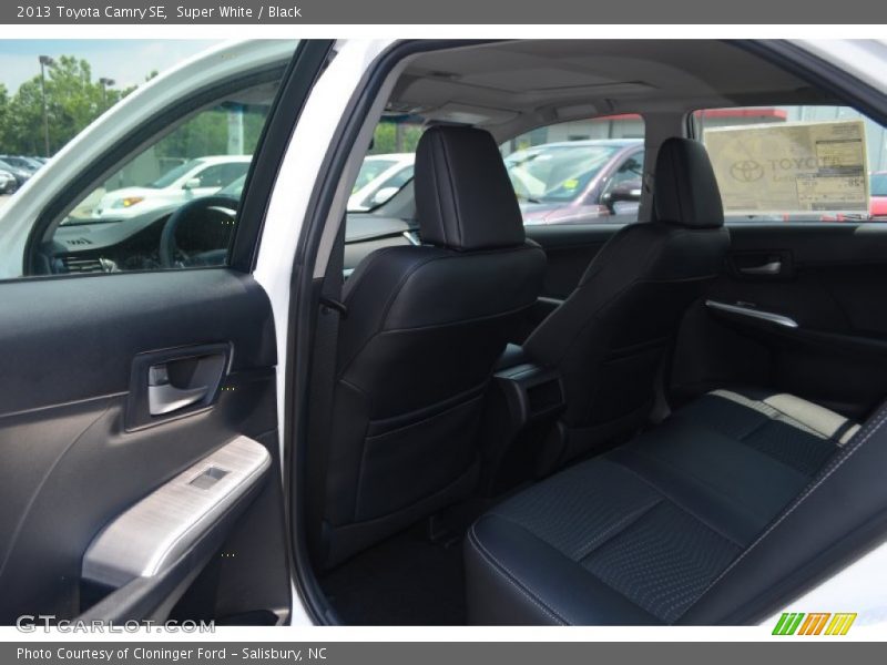 Super White / Black 2013 Toyota Camry SE