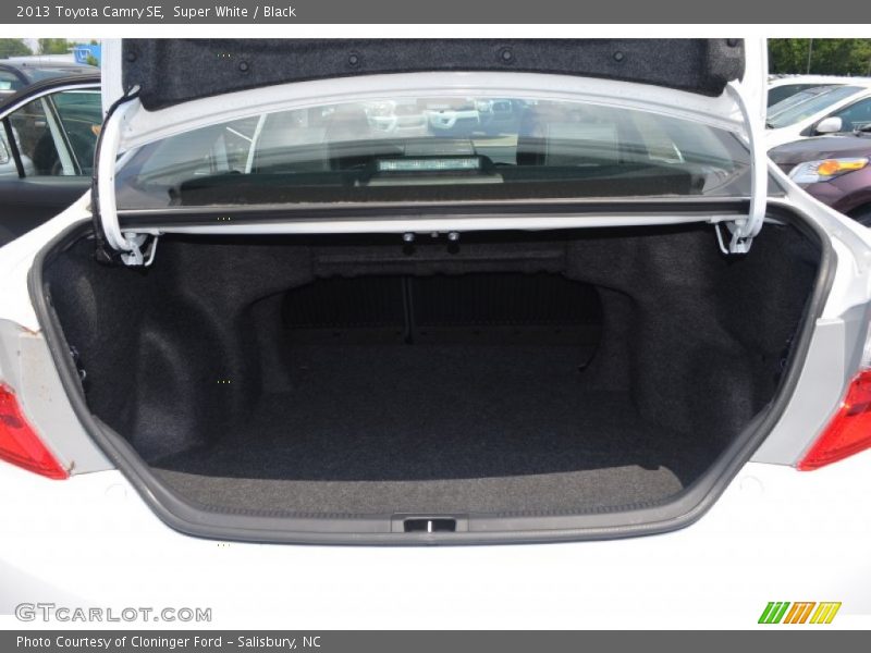 Super White / Black 2013 Toyota Camry SE