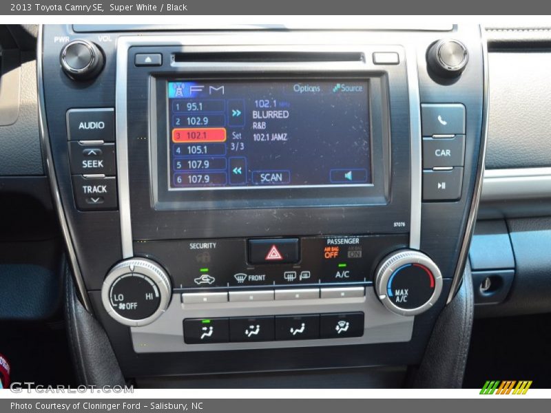 Super White / Black 2013 Toyota Camry SE